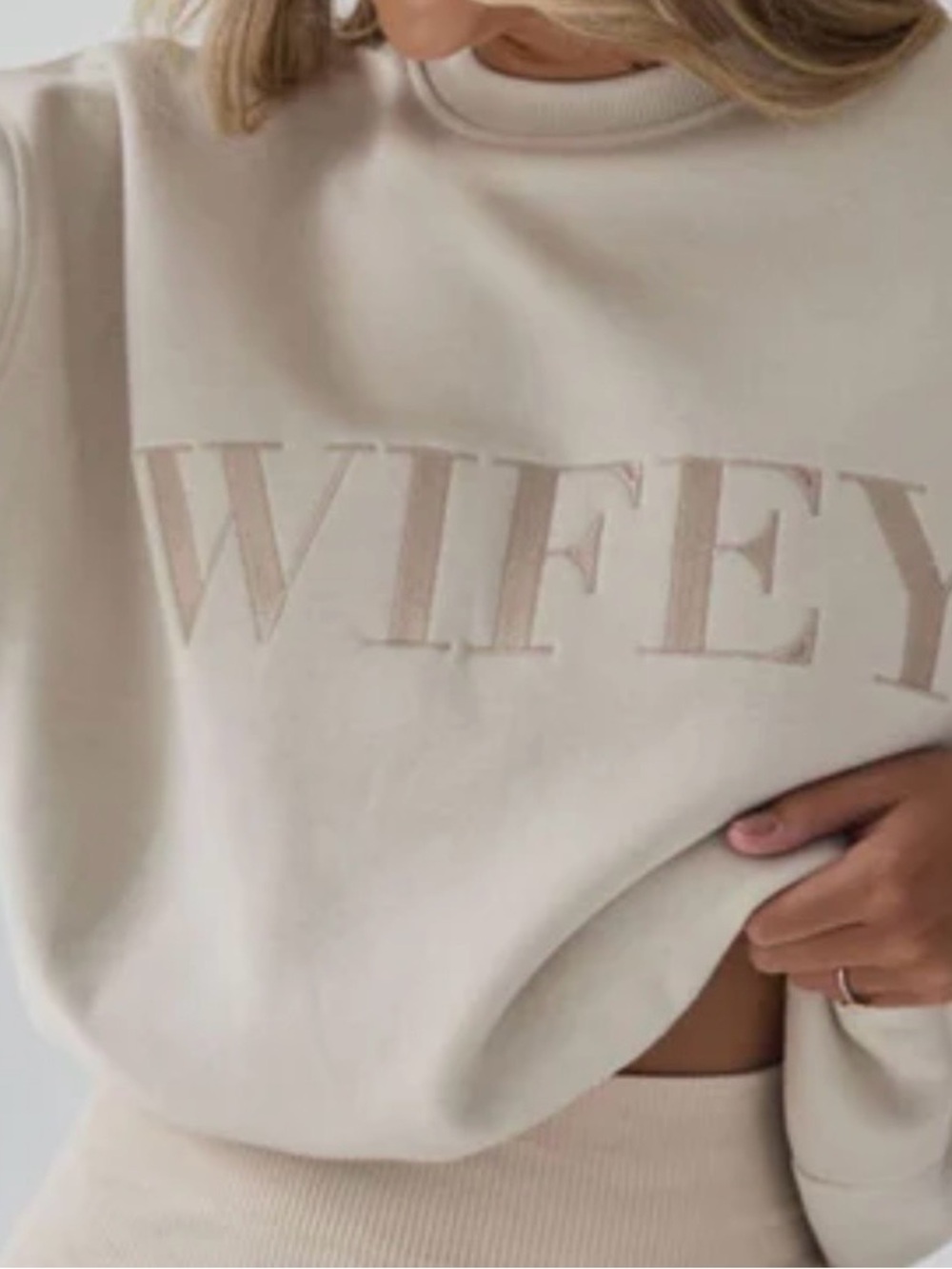 Six Stories Wifey Graphic Crewneck Sweatshirt - Champagne - Medium